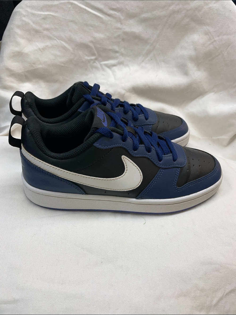 Nike Kids Low-Top Sneakers in Navy, Black & White sz 5.5